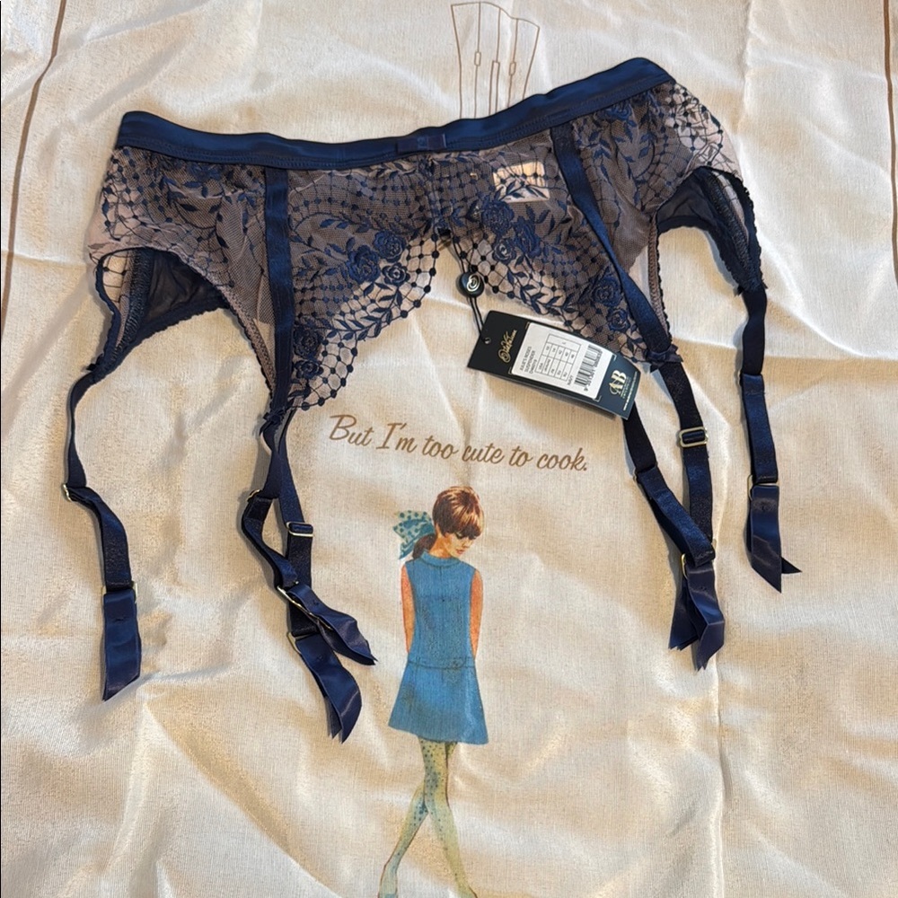 NWT Dita Von Teese JULIE’S ROSES Suspender Navy Blue Lace Garter Belt